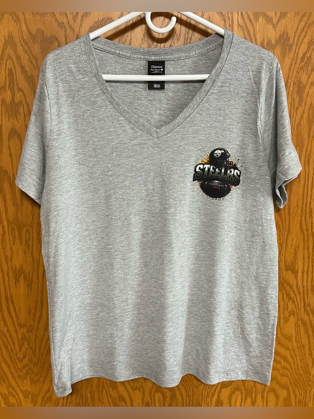 Pittsburgh Steelers V-Neck Graphic Tee - NIP